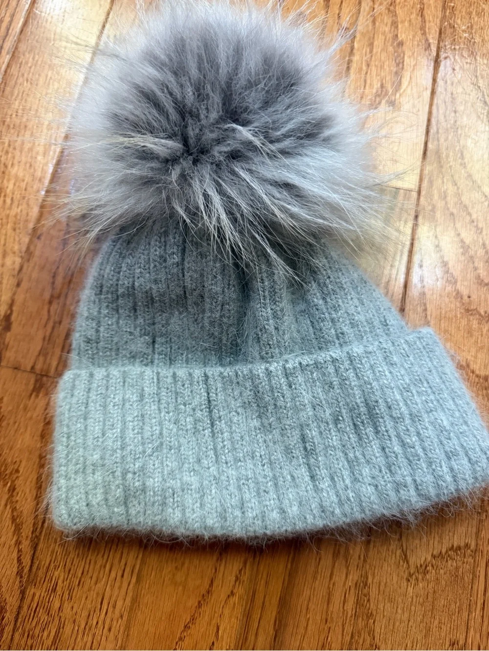 Linda Richards $150 Angora Wool blend pom-pom hat w fur Pom EUC